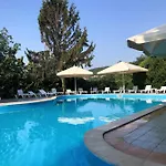 Naslada מלון